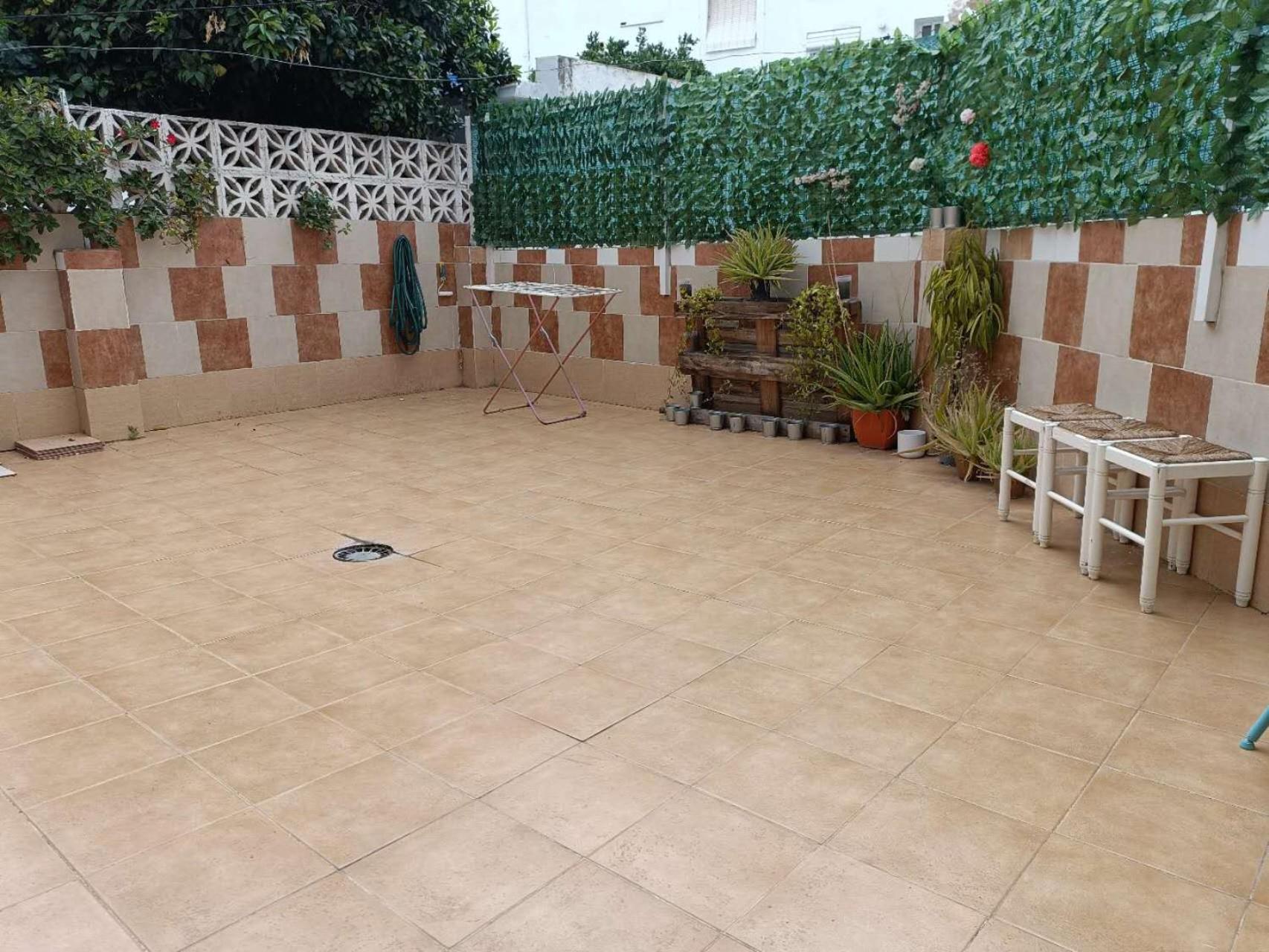 8 Mins Walk To Train Station Low Cost Youth Hostel Sevilha Exterior foto